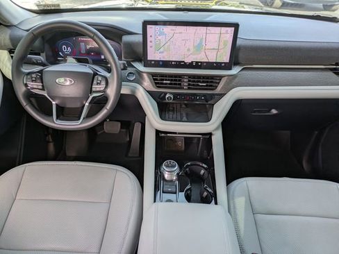 Used 2025 Ford Explorer Platinum w/ Ultimate Package AWD/4WD image 13