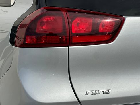 Used 2018 Kia Niro LX image 26