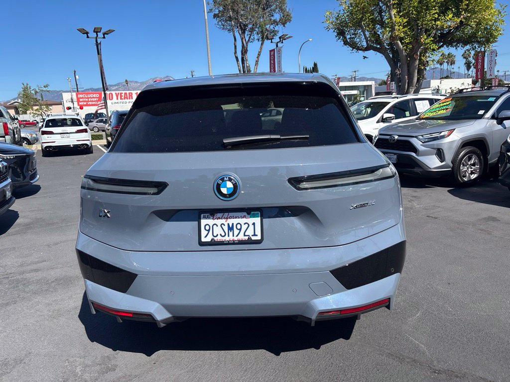 Used 2022 BMW iX xDrive50 w/ Premium Package AWD/4WD image 5