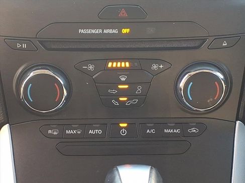 Used 2017 Ford Edge SEL image 8