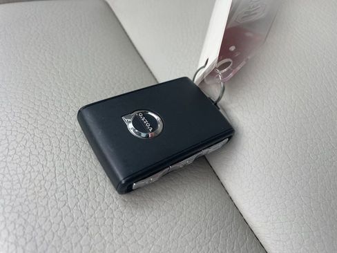 Used 2022 Volvo XC90 T6 Momentum image 43