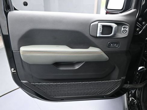 Used 2026 Jeep Gladiator Mojave AWD/4WD image 13