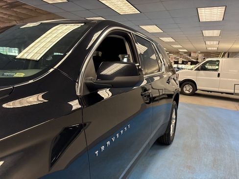 Used 2021 Chevrolet Traverse LS FWD image 17