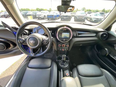 Used 2021 MINI Cooper 2-Door Hardtop FWD image 22