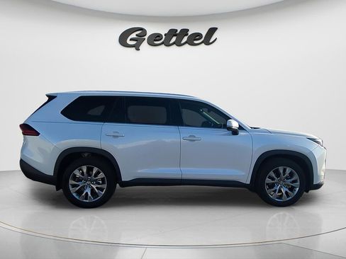 Used 2025 Toyota Grand Highlander FWD image 3