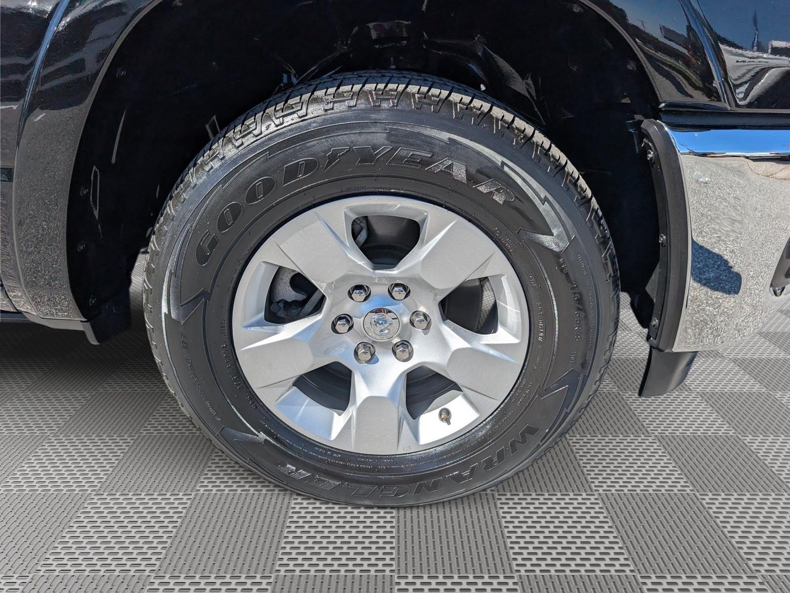 Used 2025 RAM 1500 Big Horn AWD/4WD image 9