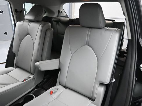 Used 2023 Toyota Highlander Limited AWD/4WD image 16