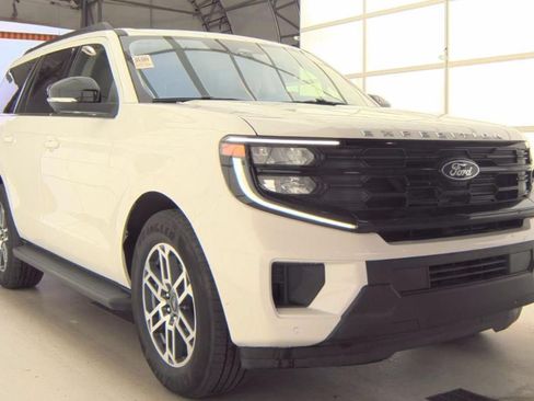Used 2025 Ford Expedition Active RWD image 3