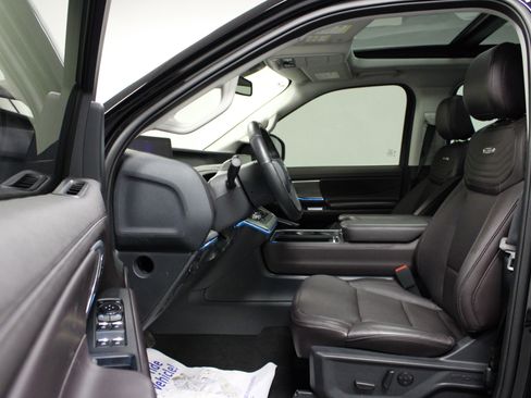 Used 2025 Ford Expedition Platinum w/ Platinum Ultimate Package AWD/4WD image 12