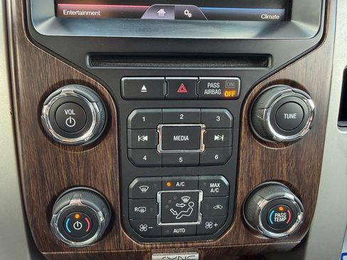 Used 2013 Ford F150 Lariat w/ Mid Equipment Group AWD/4WD image 20