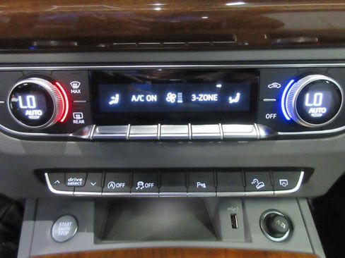 Used 2023 Audi Q5 2.0T Premium w/ Convenience Package AWD/4WD image 24