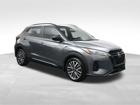 Used 2023 Nissan Kicks SR w/ SR Premium Package image 2