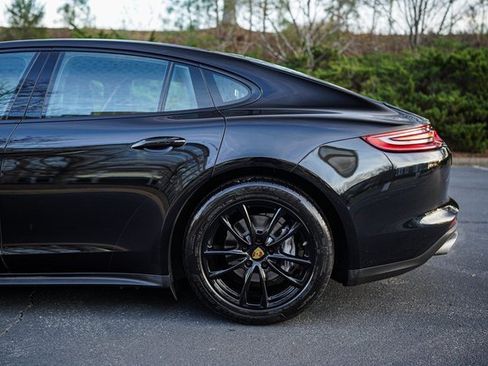 Used 2018 Porsche Panamera 4 image 6