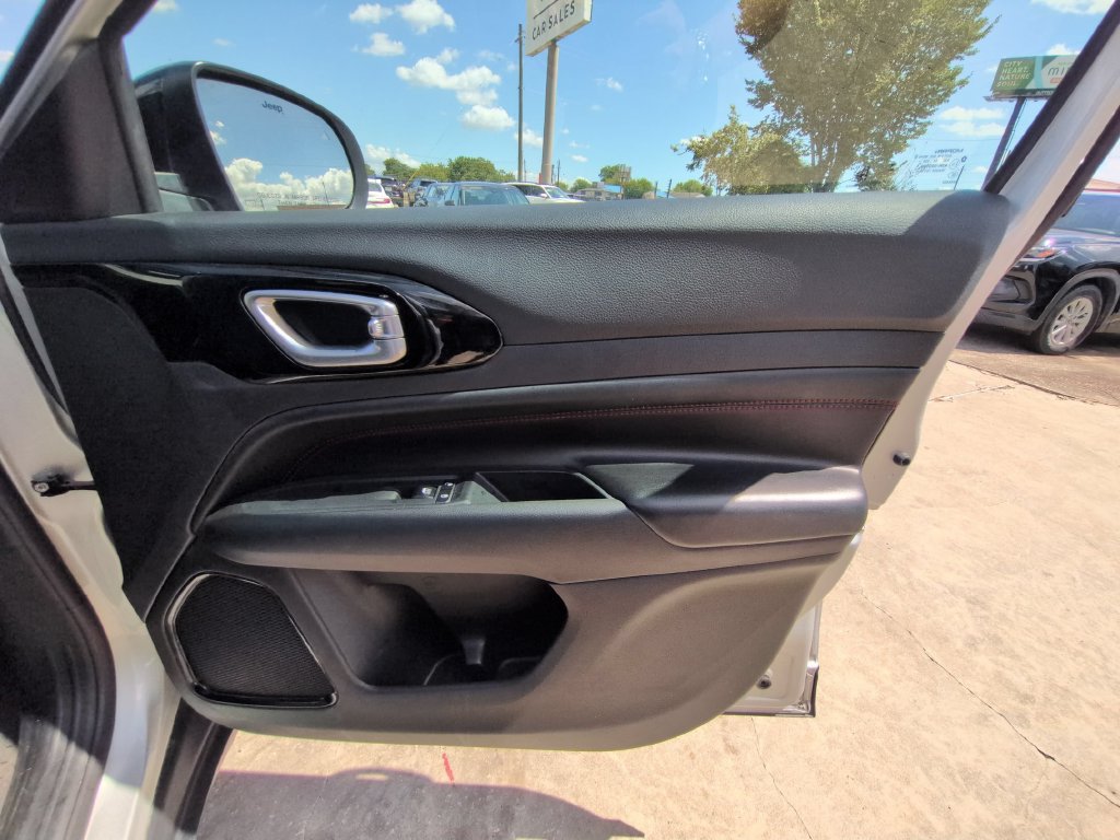 Used 2025 Jeep Compass Trailhawk AWD/4WD image 32