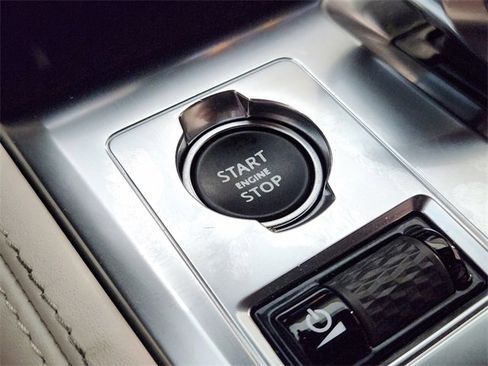 Used 2023 Jaguar F-PACE SVR image 21