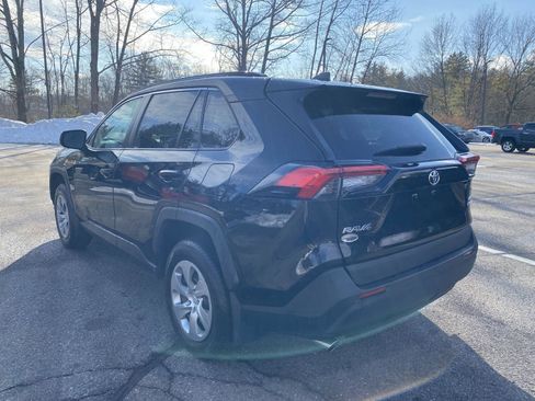 Used 2021 Toyota RAV4 LE image 5