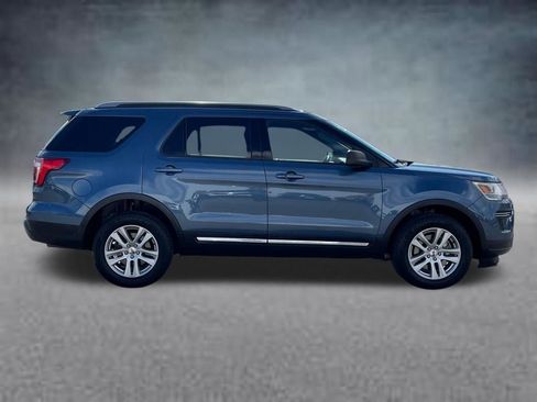 Used 2018 Ford Explorer XLT w/ Class II Trailer Tow Package image 4
