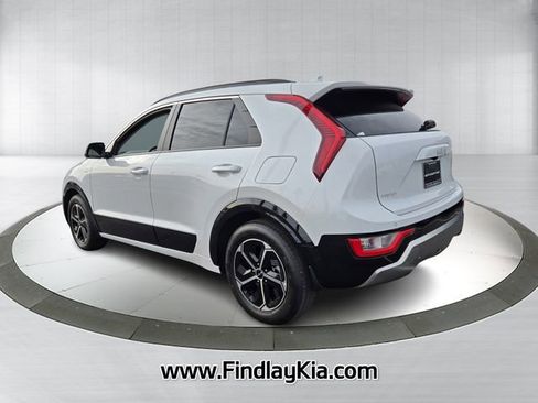 Certified 2025 Kia Niro SX image 9