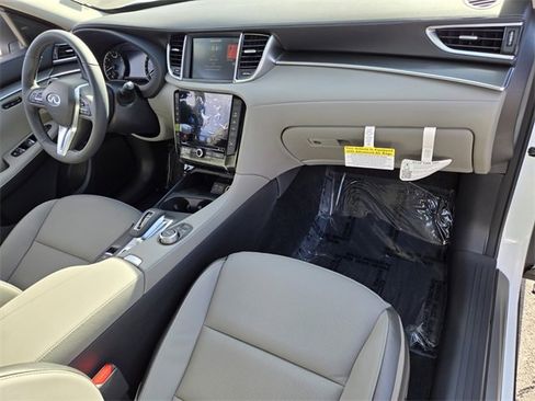 New 2025 INFINITI QX50 Luxe image 22