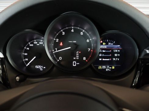 Certified 2024 Porsche Macan AWD/4WD image 15