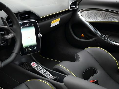 Used 2023 McLaren Artura RWD image 17