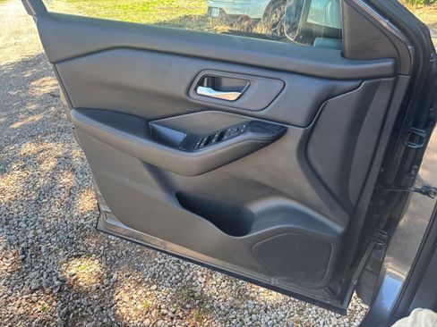 Used 2025 Nissan Rogue SV FWD image 18