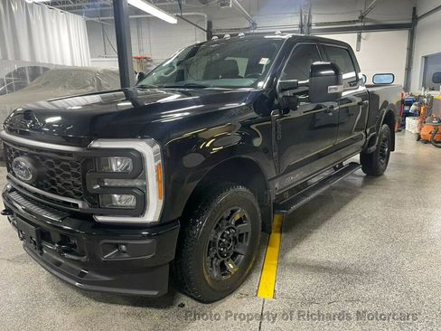 Used 2023 Ford F250 Lariat w/ Sport Appearance Package image 4