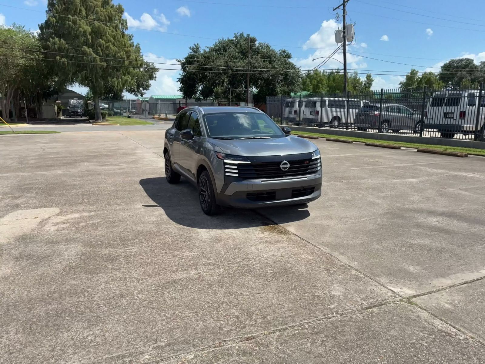 Used 2026 Nissan Kicks SR FWD image 3