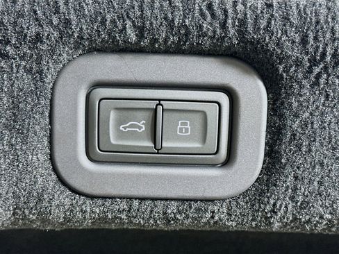 Used 2022 Bentley Flying Spur V8 AWD/4WD image 44