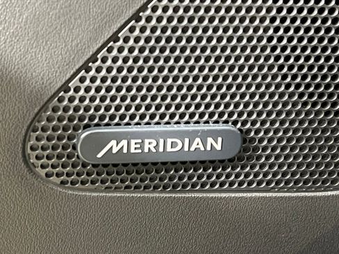 Used 2017 Jaguar F-PACE Premium image 23