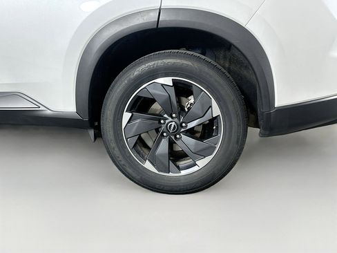 Used 2025 Nissan Rogue SV image 11