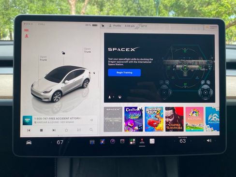 Used 2023 Tesla Model Y AWD image 28