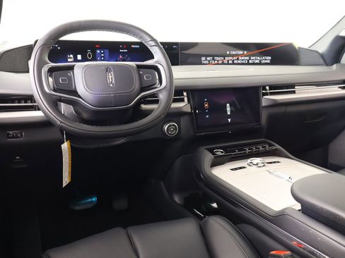 New 2026 Lincoln Navigator Reserve w/ Jet Appearance Package image 2