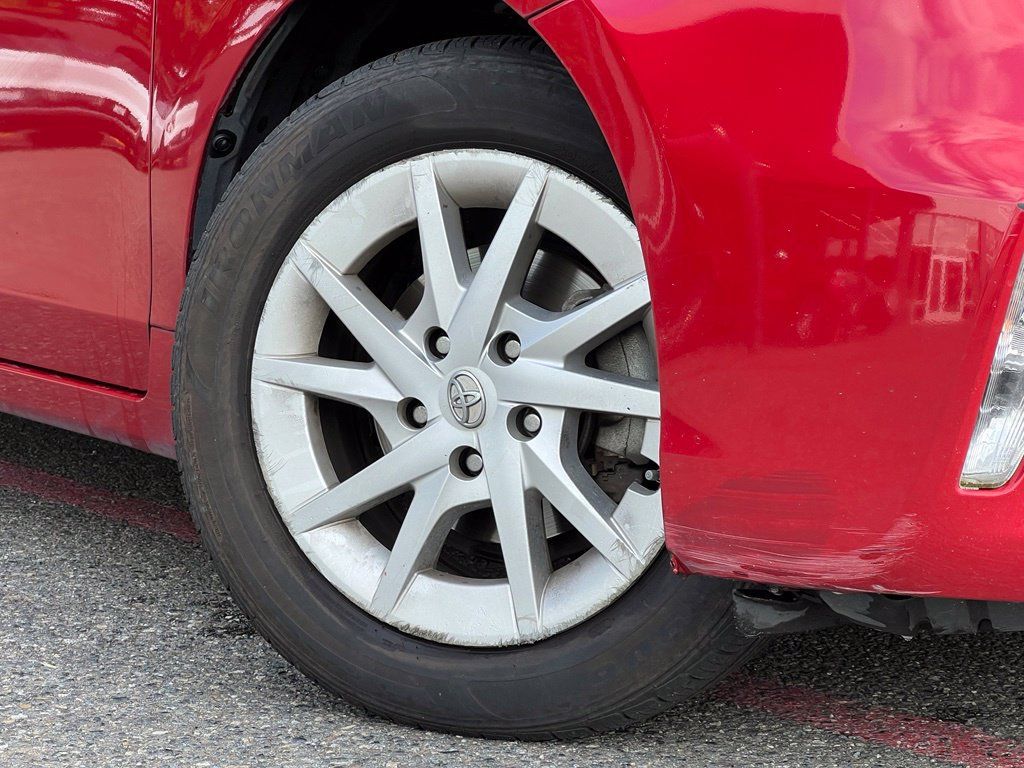 Used 2014 Toyota Prius V Three FWD image 2