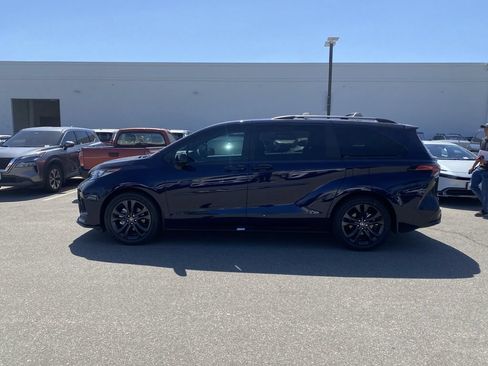 Used 2026 Toyota Sienna XSE FWD image 2