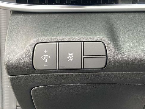 Used 2025 Hyundai Elantra Limited FWD image 29