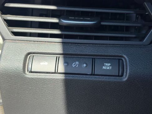 Used 2023 Nissan Altima 2.5 SV FWD image 9