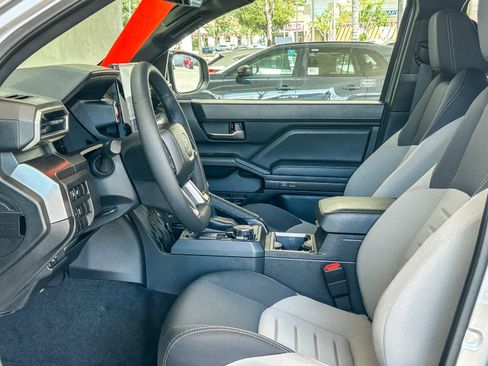 Used 2024 Toyota Tacoma TRD Sport AWD/4WD image 17