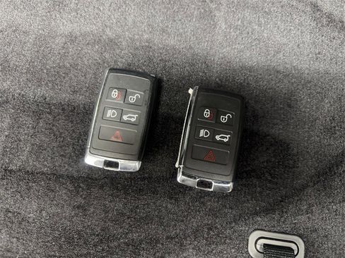 Used 2023 Land Rover Defender 130 X-Dynamic SE image 80