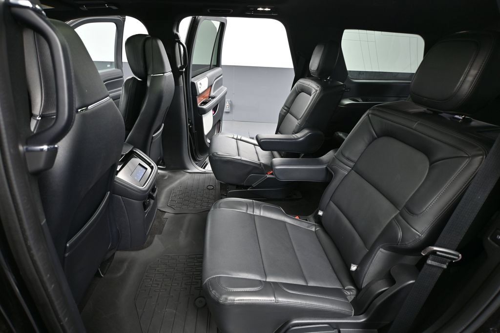 Used 2022 Lincoln Navigator Reserve w/ Equipment Group 201A AWD/4WD image 32