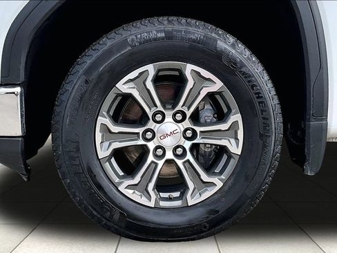 Certified 2025 GMC Sierra 2500 SLT w/ SLT Premium Package AWD/4WD image 9