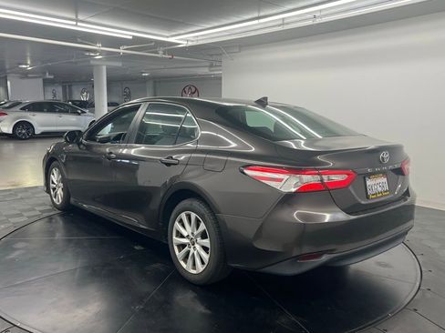 Used 2019 Toyota Camry LE image 3