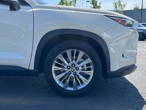 Used 2024 Toyota Grand Highlander Platinum image 10