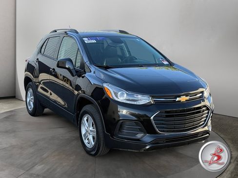 Used 2021 Chevrolet Trax LT AWD/4WD image 1