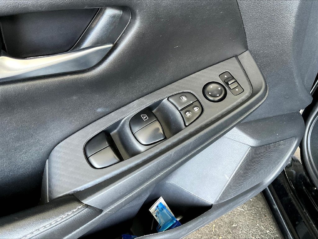 Used 2024 Nissan Sentra SV FWD image 17