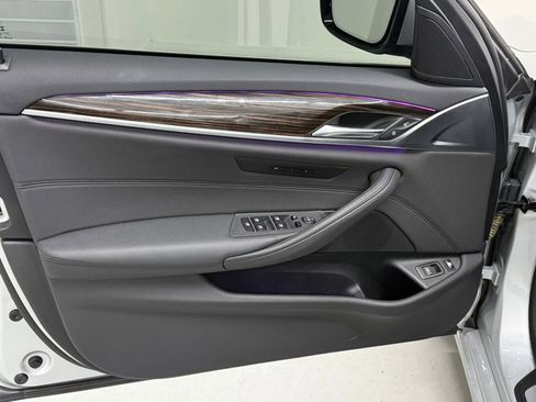 Used 2019 BMW 530e w/ Convenience Package image 19