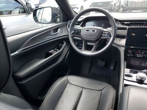 Used 2023 Jeep Grand Cherokee Overland AWD/4WD image 11