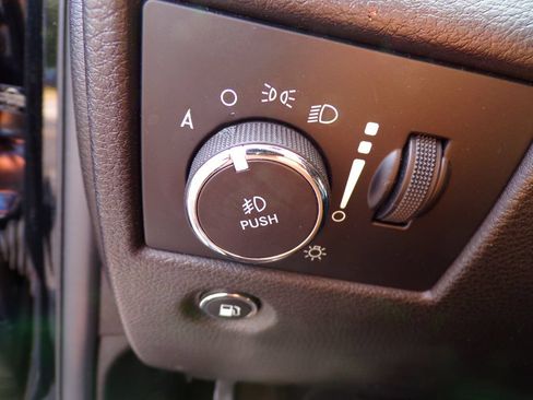 Used 2018 Jeep Grand Cherokee Limited AWD/4WD image 19