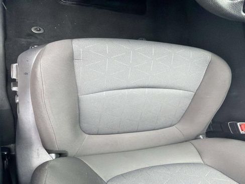 Used 2025 Toyota RAV4 XLE AWD/4WD image 9