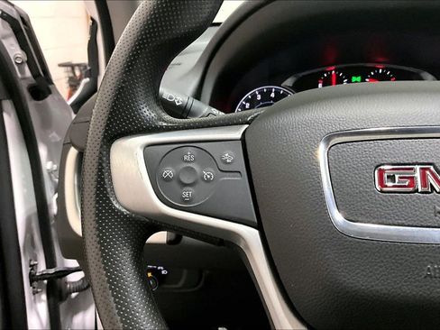 Used 2023 GMC Terrain SLE w/ Driver Convenience Package image 11